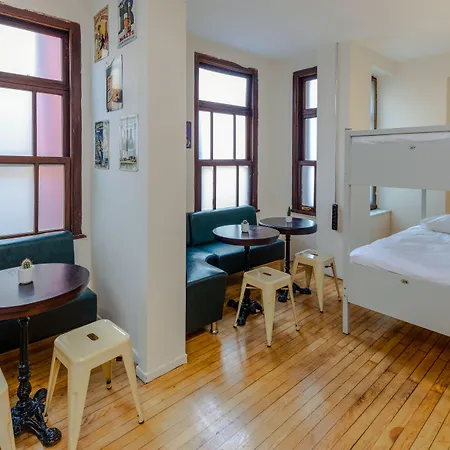 Sanat Taksim بيت شباب اسطنبول