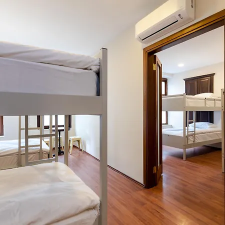 Sanat Taksim بيت شباب اسطنبول