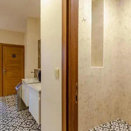 بيت شباب Sanat Taksim